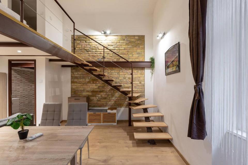 Stylish Loft Flat In The Heart Of 부다페스트 외부 사진